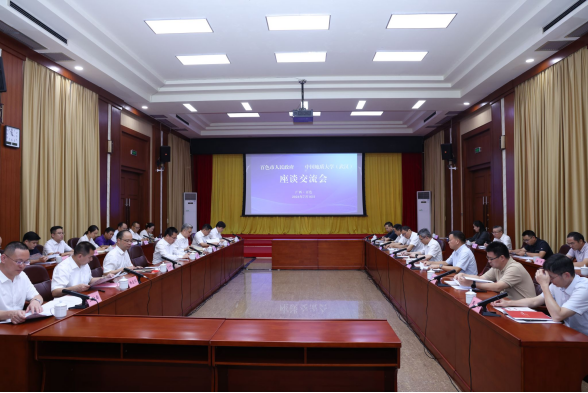 我校中國(guó)地質(zhì)大學(xué)（武漢）與百色市政府簽署戰(zhàn)略合作協(xié)議并舉行“大思政課”實(shí)踐教學(xué)基地揭牌儀式